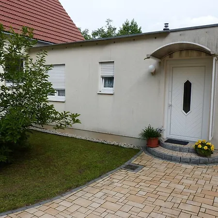 Cozy In Leubnitz-neustra Near River Apartment